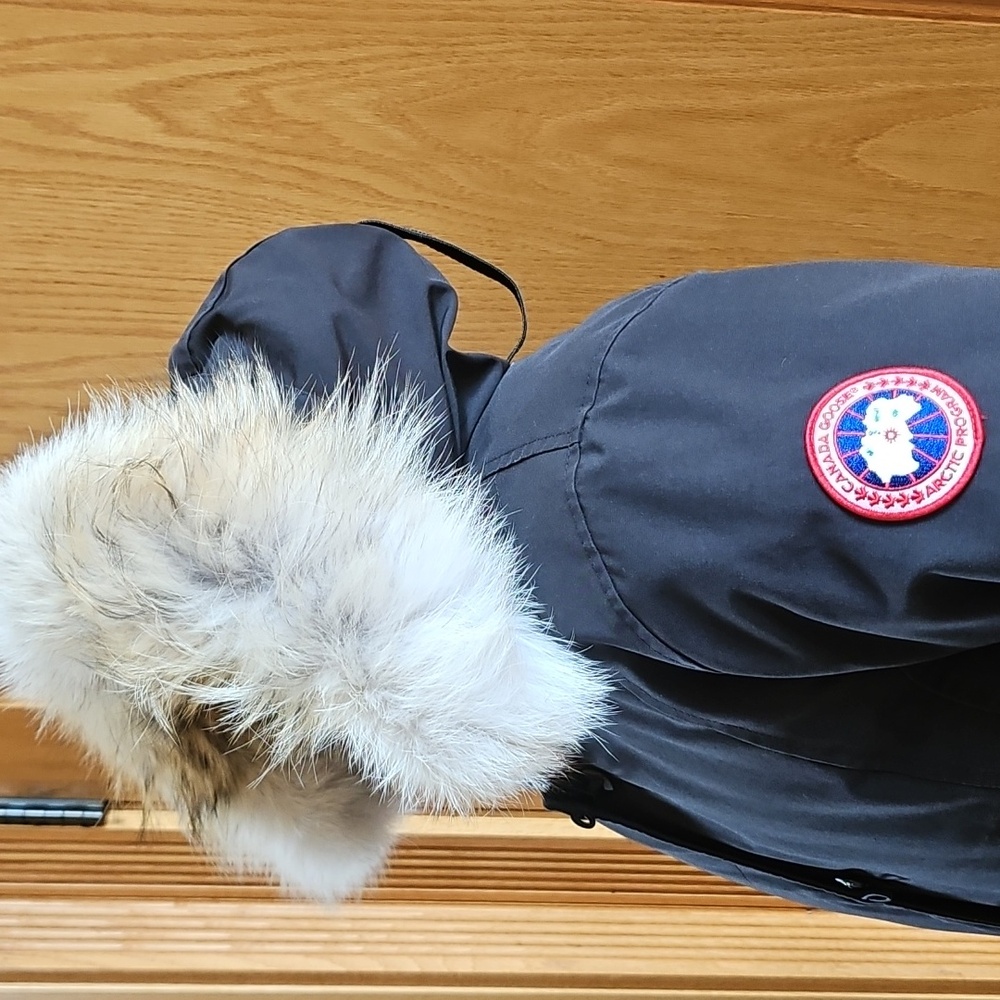 CANADA GOOSE  Kensington Down Parka Jacket In Size M. - Picture 16 of 16